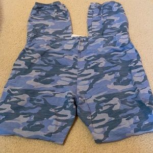 NWT Monrow Vintage Luxury jogger in Camo blue. Sz M